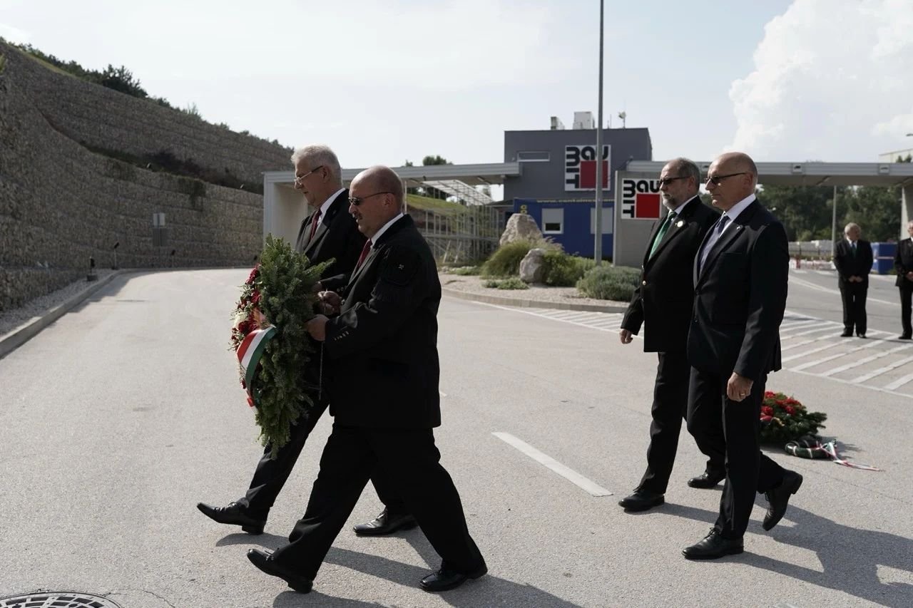 Tiszteletadás a kőbyányaszatnak Dorog város polgármestere által